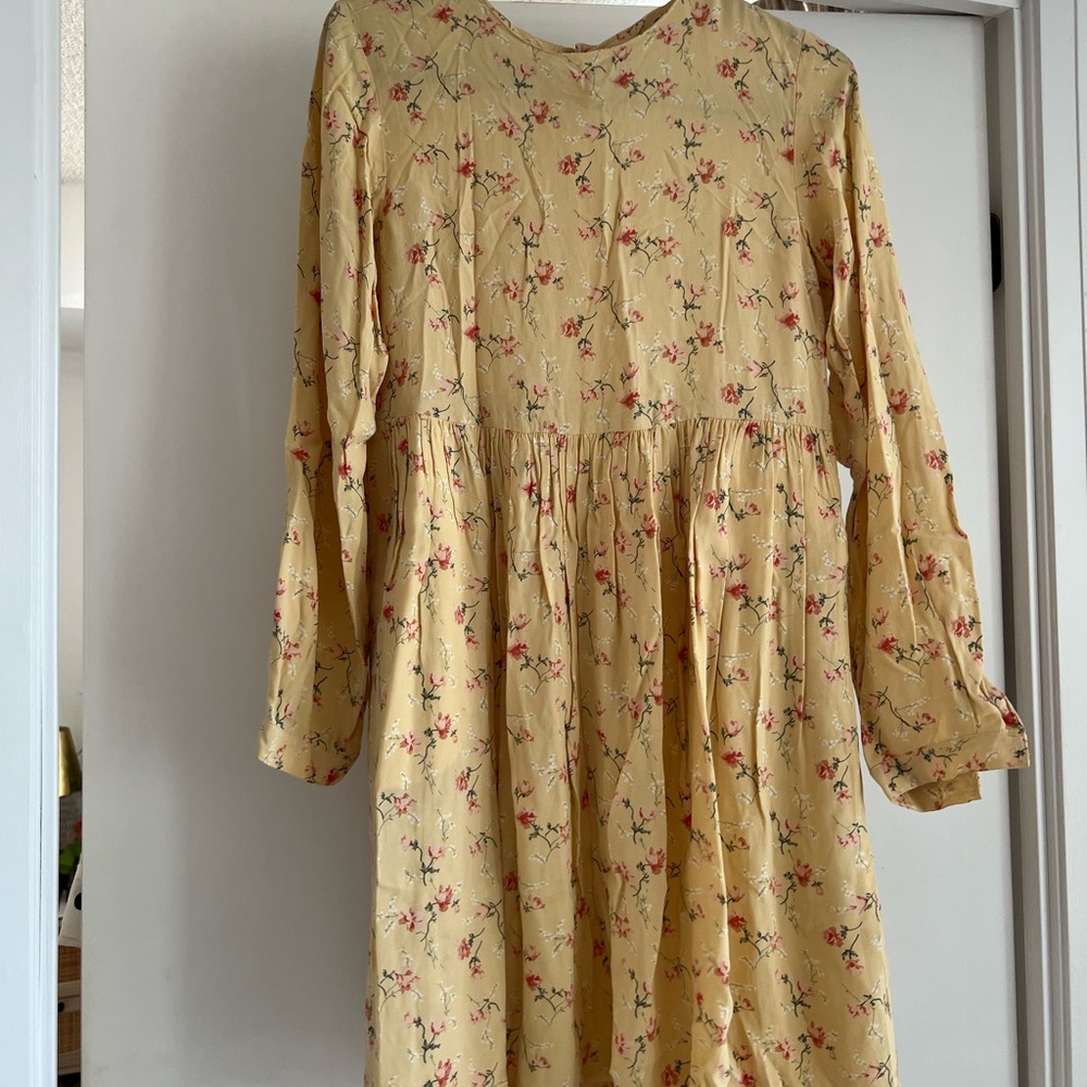 Vintage Gap dress butter-yellow dress

Size XL but will fit a xs to small only
